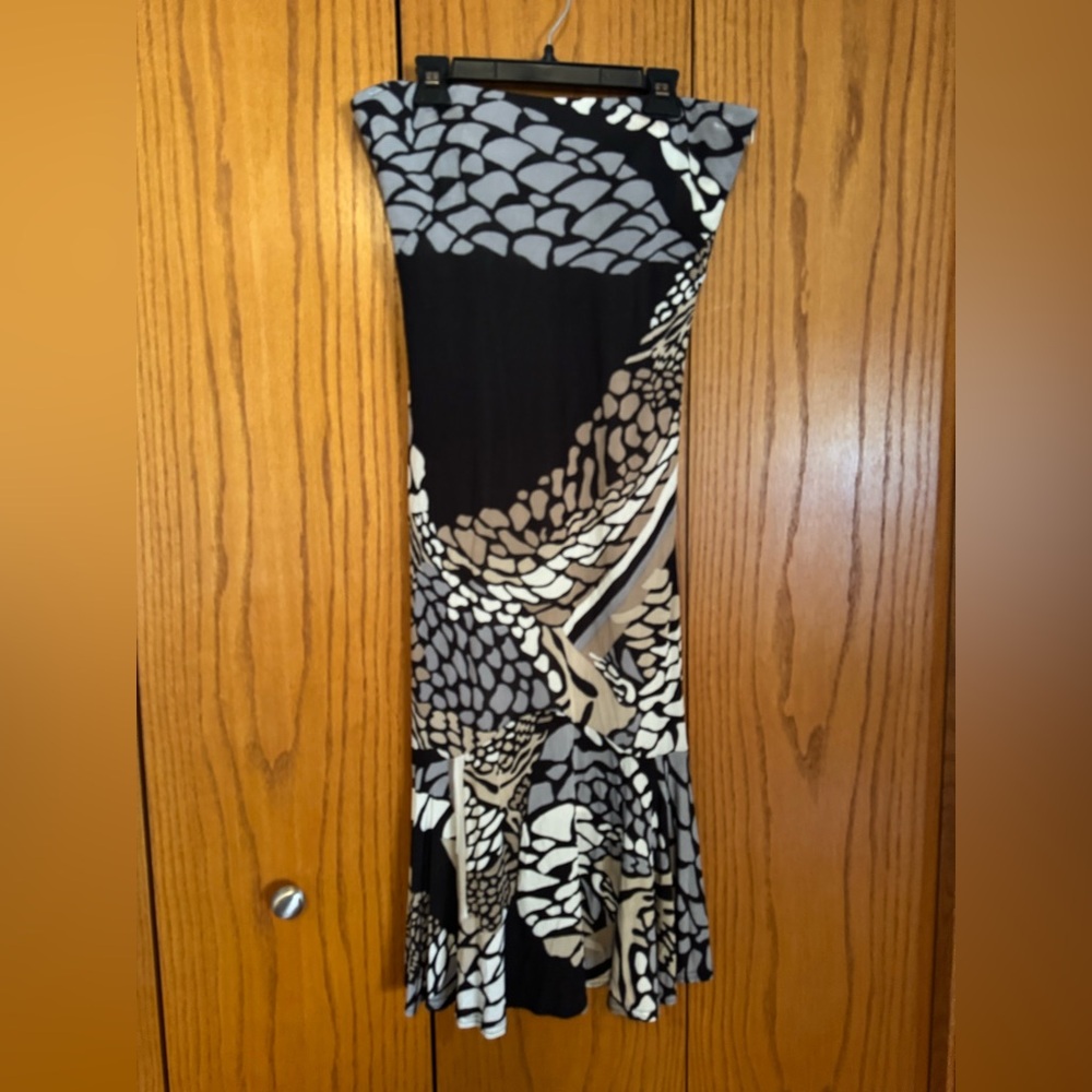 Joseph Ribkoff Elegant strapless dress, flare bottom. Size 10 made in Canada